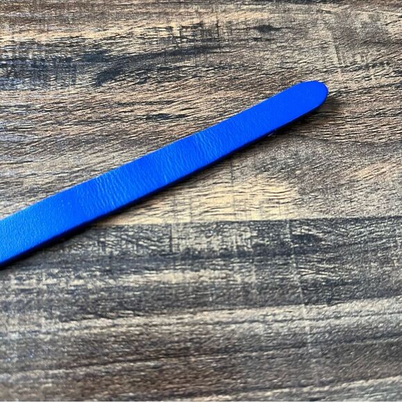 Keep Collective Cobalt Blue/Kelly Green Reversible Leather Keeper/Bracelet - Picture 6 of 11